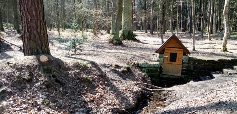 Studánka Klánovický les (13222) - duben 2020