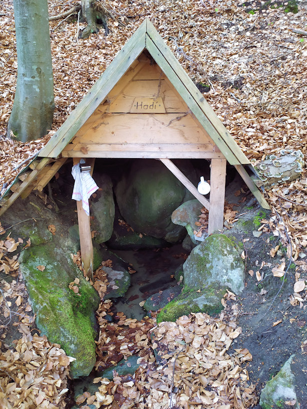 Hadí studánka (13298) - duben 2020